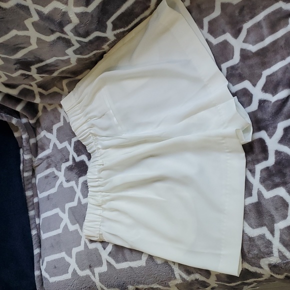 GLAM CREAM DRESSY BEAUTIFUL SHORTS 😍 - Picture 5 of 6